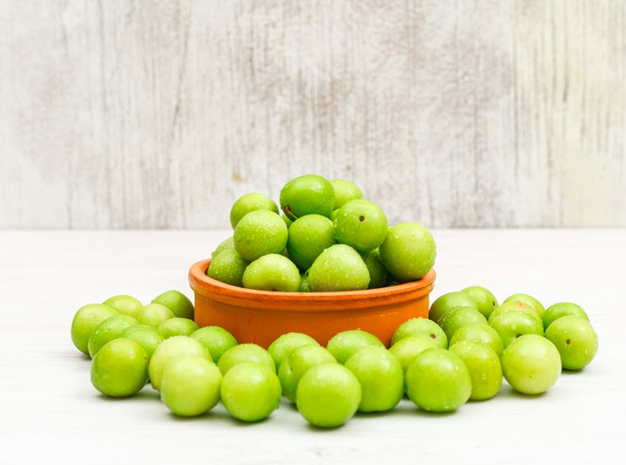 Fresh Amla Fruits – Indian Gooseberry Rich in Vitamin C