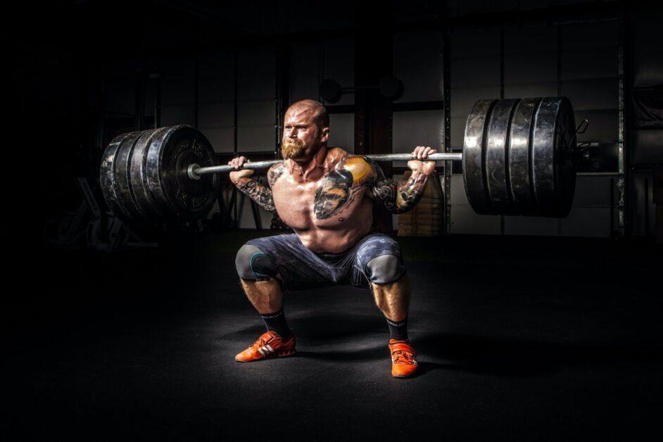 barbell pad for hip thrusts[ PC: https://www.pexels.com/photo/man-in-black-shorts-carrying-adjustable-barbells-116077/
